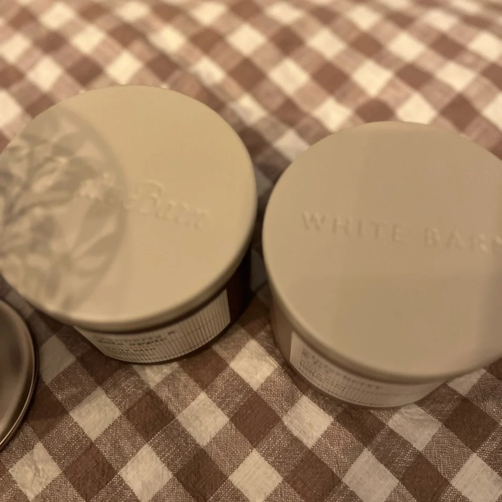 NWT, BBW BUNDLE, TWO 3 WICK CANDLES & DECORATIVE 3 WICK CANDLE HOLDER - Picture 3 of 8